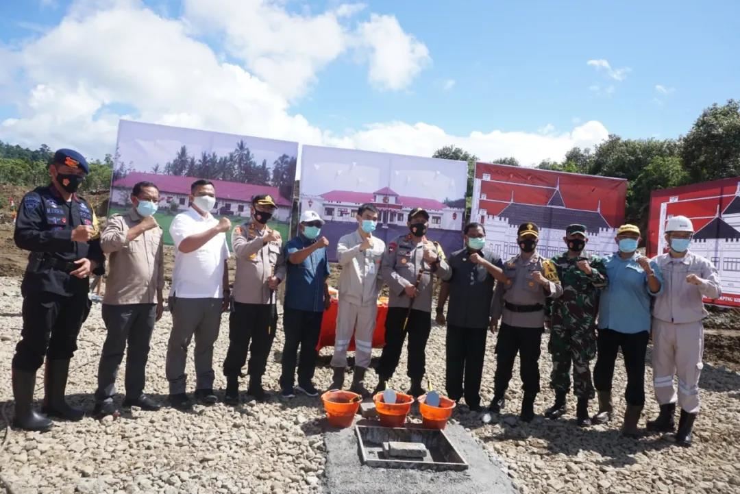 在印度尼西亚，中央哈马海拉县的政府建造了一个警察营地