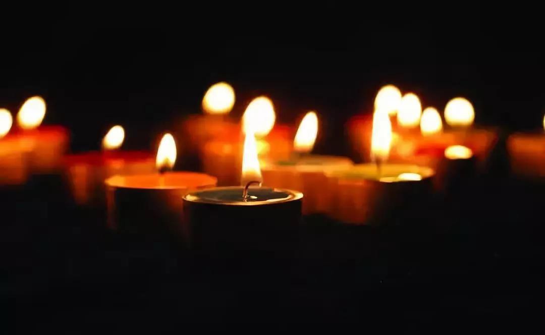 刚果(金)一座手工金矿倒塌，造成至少50人死亡!为受害者祈祷!