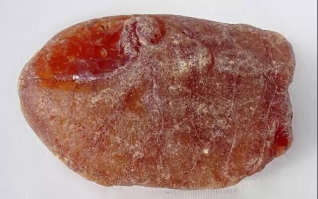 如果你在矿里工作，如果你捡到这些石头，你可以买一所房子或一辆车